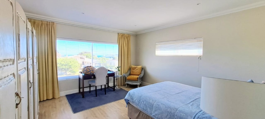 5 Bedroom Property for Sale in Sandbaai Western Cape